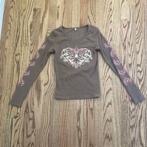 Size small tight fit. Brown, cream, and pink. Cropped long selves.